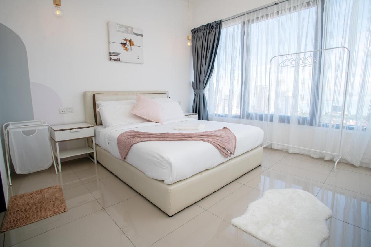 Tropicana 218 Macalister George Town